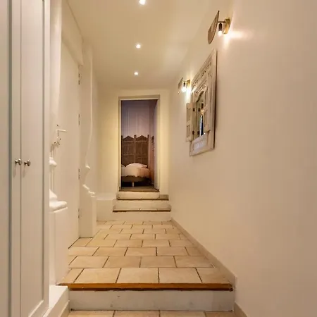 Proche Du Cours Saleya Et De La Plage, Dans Le Vieux Nice, Spacieux Et Climatise Appartement Nice
